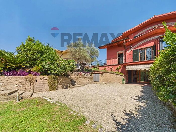 Casa quadrilocale in vendita in Viale delle Rughe, Formello