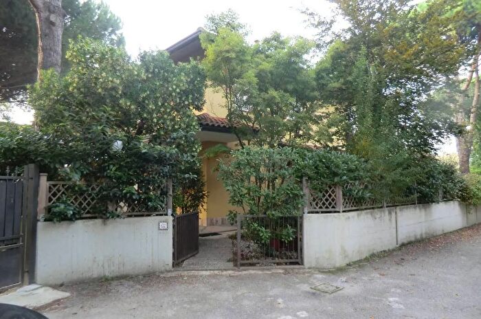 Casa con 7 locali in vendita in Viale dei Pioppi Ravenna, Ravenna
