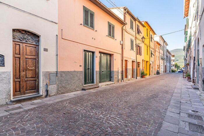 Appartamento con 5 locali in vendita in a Eugenio Curiel, Cascina