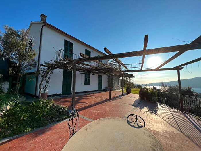 Casa con 6 locali in affitto in Via Cornice SantAmbrogio, Centro, Zoagli