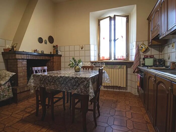 Casa con 6 locali in vendita in Prato