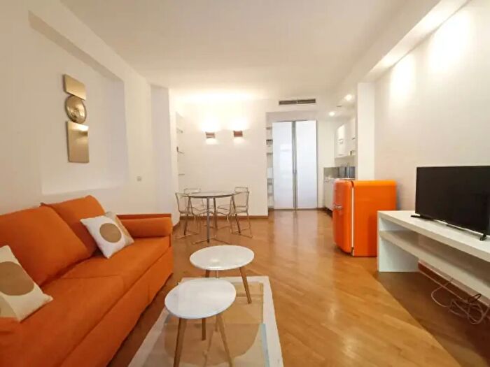 Appartamento bilocale in affitto in Via Madonnina, Milano