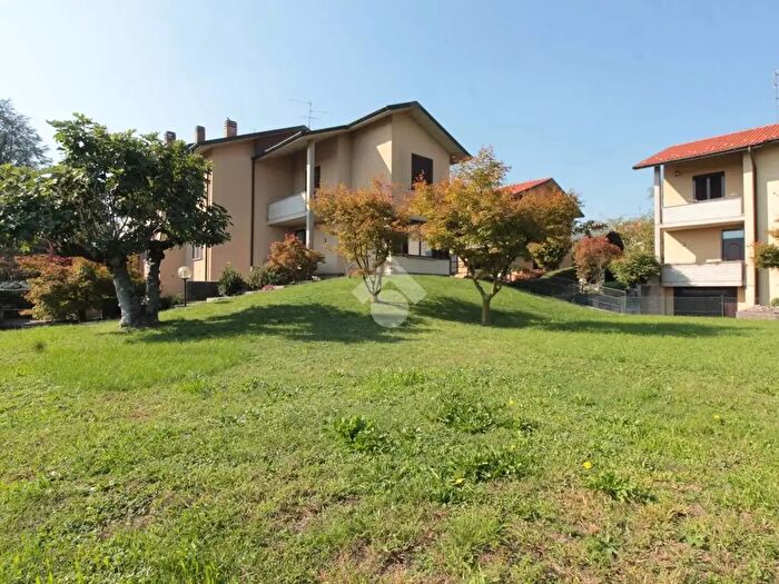 Casa quadrilocale in vendita in Via IV Novembre, Sulbiate
