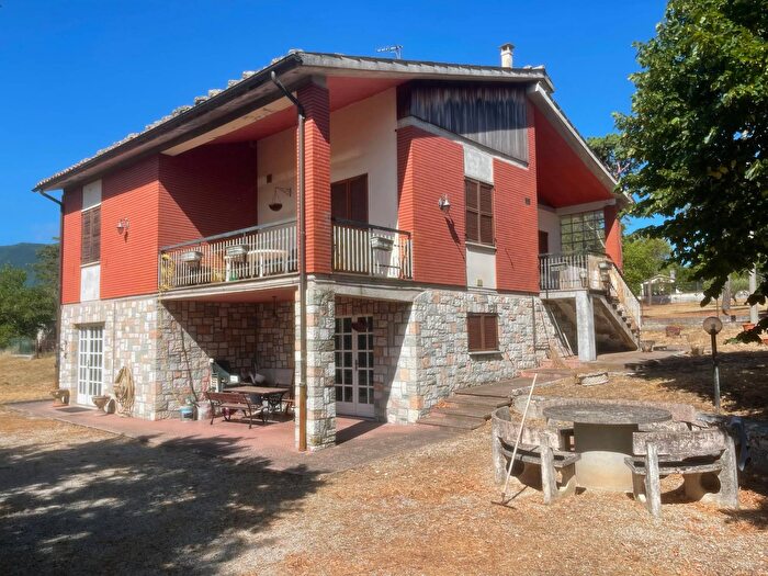 Casa con 10 locali in vendita in Monterosso Via Sodo, Sassoferrato
