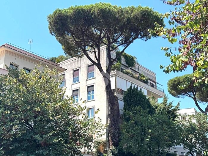 Appartamento trilocale in affitto in Via Giacinto Carini, Monteverde Vecchio, Roma