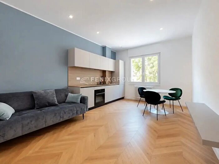 Appartamento trilocale in vendita in Via Cenisio, Milano