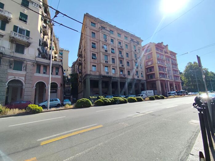 Appartamento con 5 locali in vendita in Via Antonio Cantore, Genova