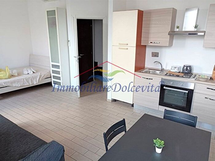 Appartamento trilocale in vendita in Via del Ponte alle Mosse, Porta al Prato San Jacopino, Firenze