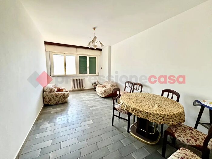 Appartamento con 5 locali in vendita in Via di Pratale, Pisa