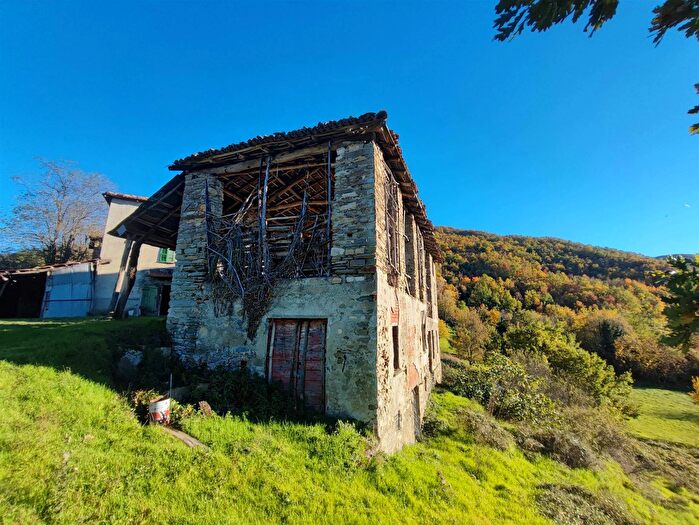 Casa con 8 locali in vendita in Novi Via Verdi Arquata Scrivia Tortona Lcitalia, Dernice