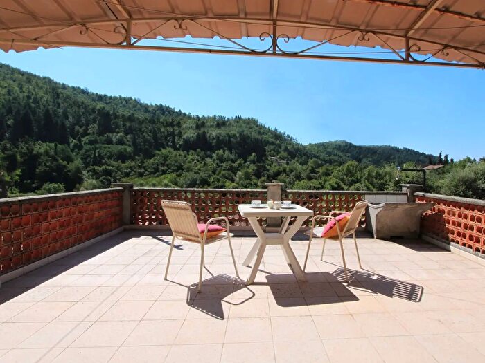 Casa con 15 locali in vendita in Piazza Vegliante Torri, Licciana Nardi