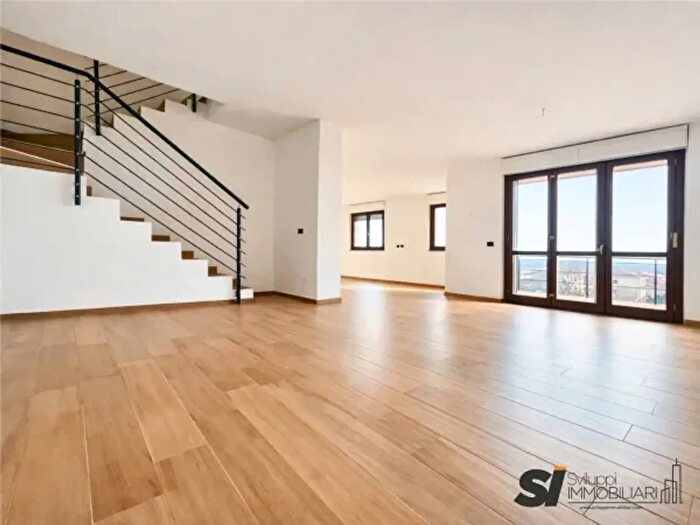 Appartamento con 5 locali in vendita in Corso Risorgimento, Novara