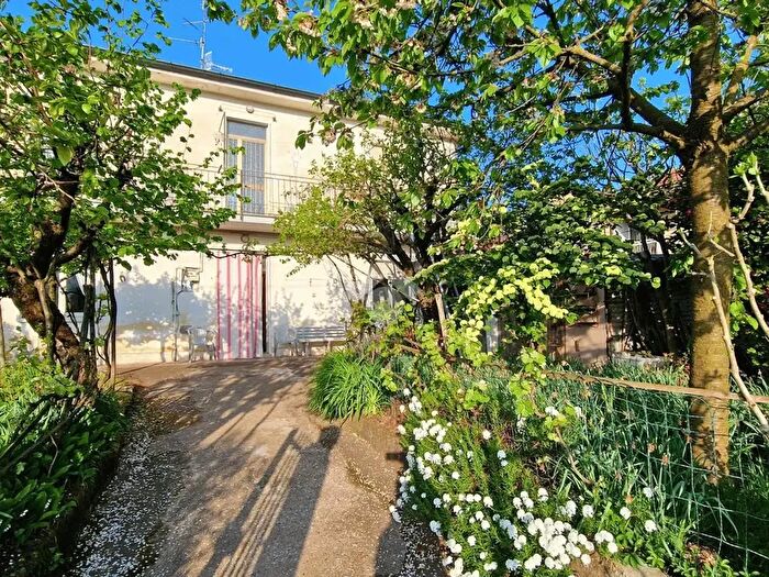 Casa trilocale in vendita in Via Monte Nevoso, Tradate