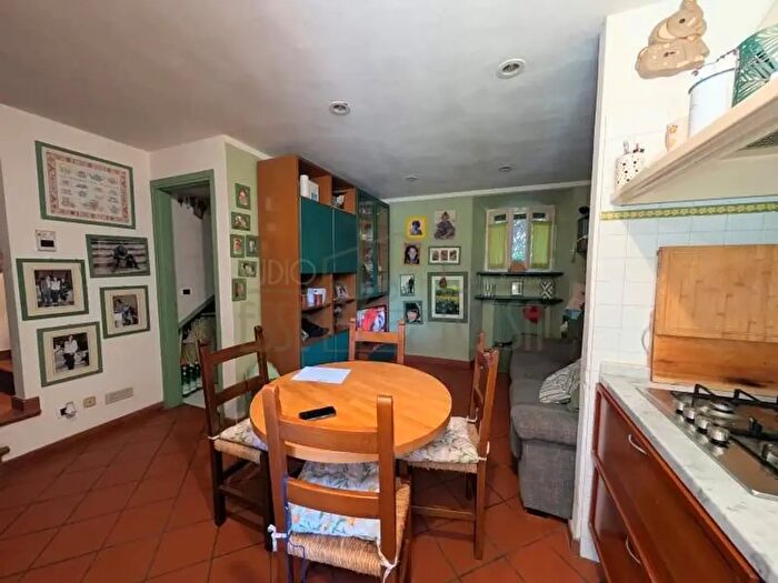 Casa con 5 locali in vendita in Seravezza