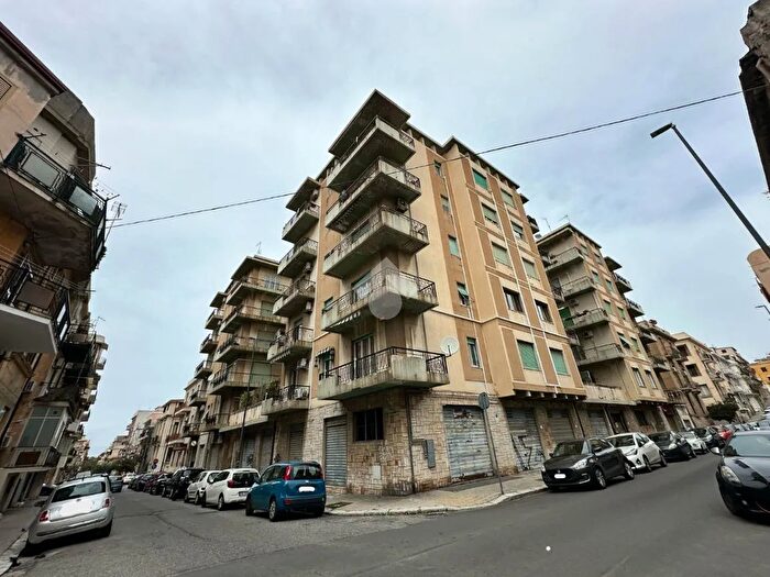 Appartamento trilocale in vendita in Via G Spagnolio, Reggio Calabria