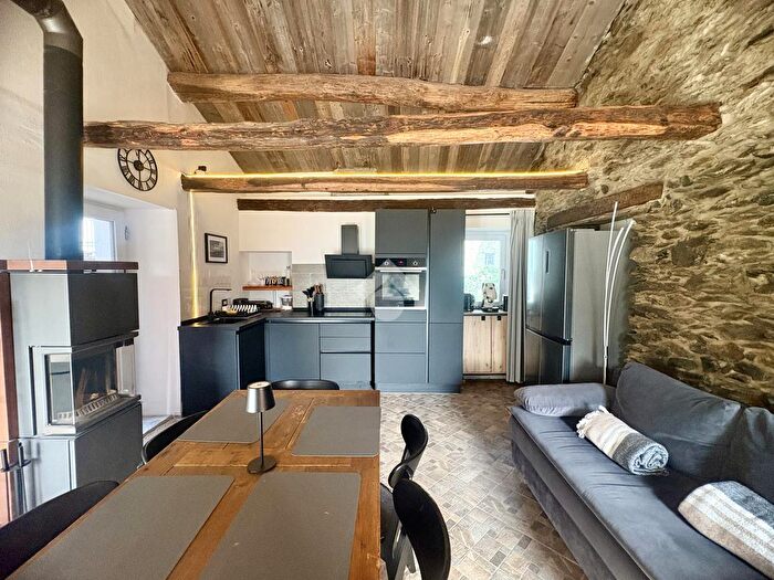 Casa trilocale in vendita in Via Garibaldi, Gravedona ed Uniti