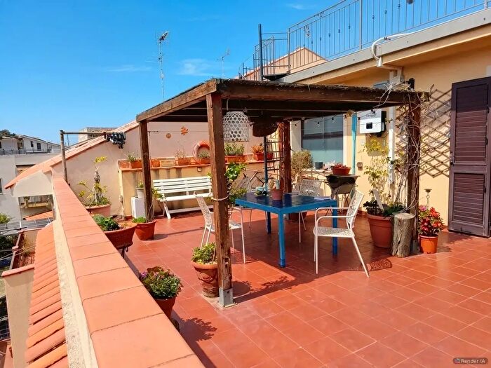 Appartamento quadrilocale in vendita in Via Santa Domenica, Messina