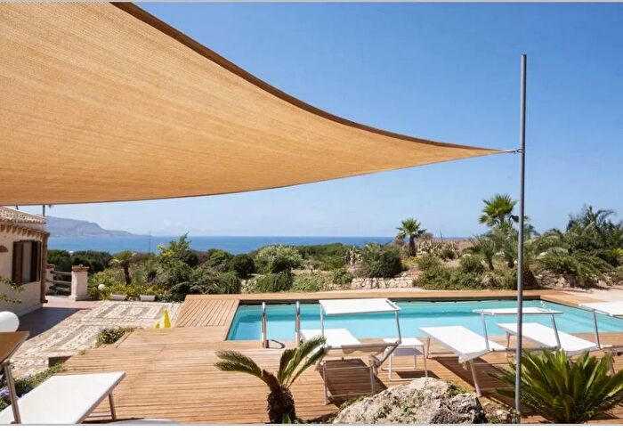 Casa quadrilocale in vendita in Via della Grotta, Custonaci