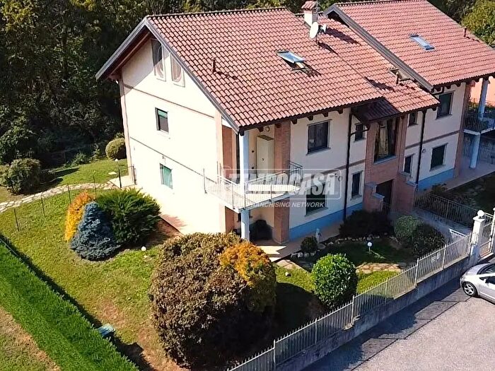 Appartamento con 5 locali in vendita in Via Edgardo Sogno, La Cassa