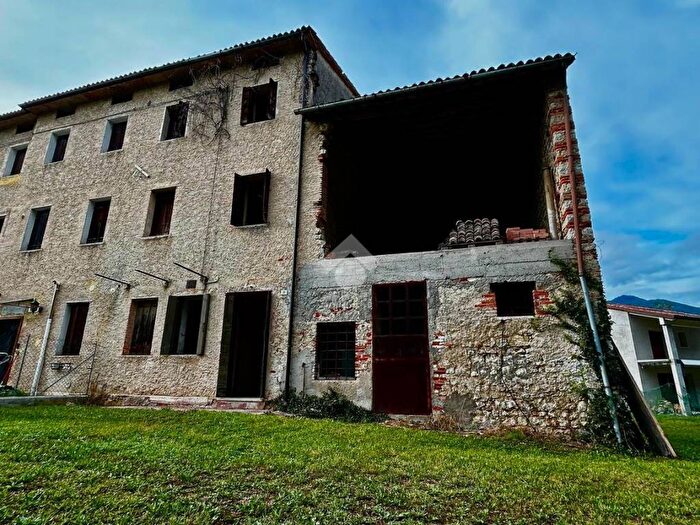 Casa con 6 locali in vendita in Via IV novembre, Paderno, Pieve del Grappa
