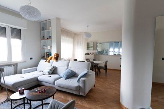 Appartamento con 5 locali in vendita in Via Don Giuseppe Giovine, Alessandria