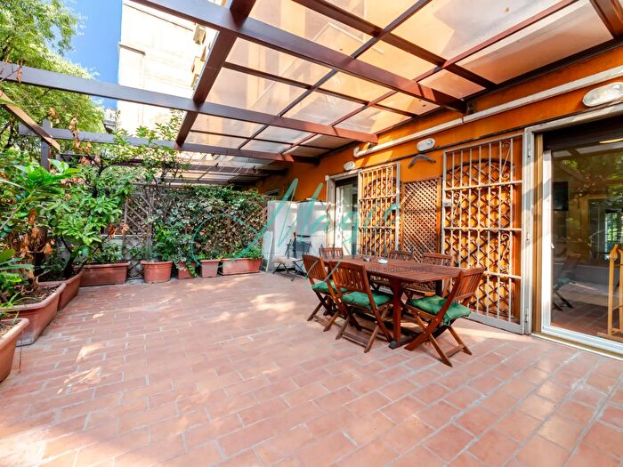 Appartamento trilocale in vendita in Via Teodosio, Milano