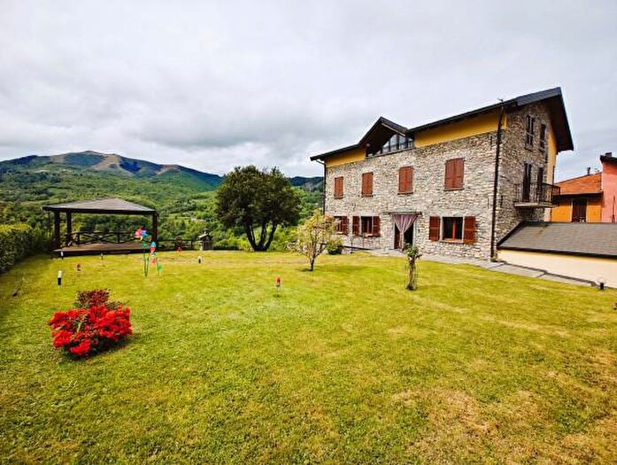 Casa con 6 locali in vendita in Via Gemini Andreetti, Centro Valle Intelvi