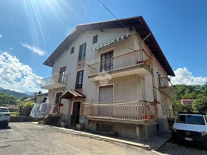 Appartamento trilocale in vendita in Via Santa Lucia, Lanzo Torinese