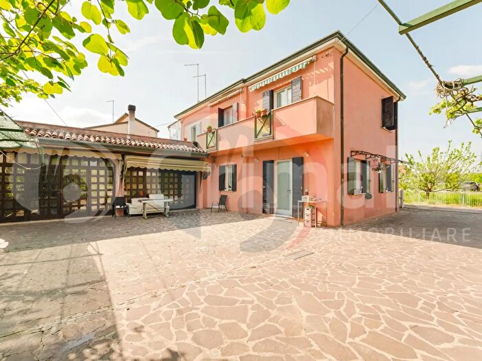 Casa con 11 locali in vendita in Via Vandura, Padova