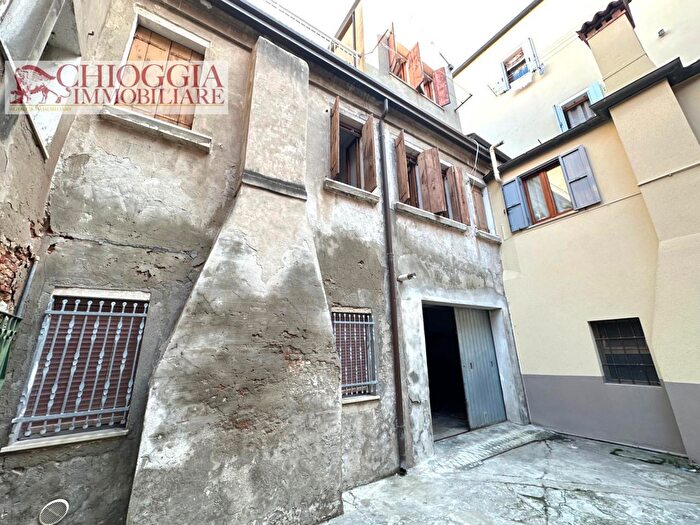 Casa con 6 locali in vendita in Calle Manfredi, Chioggia