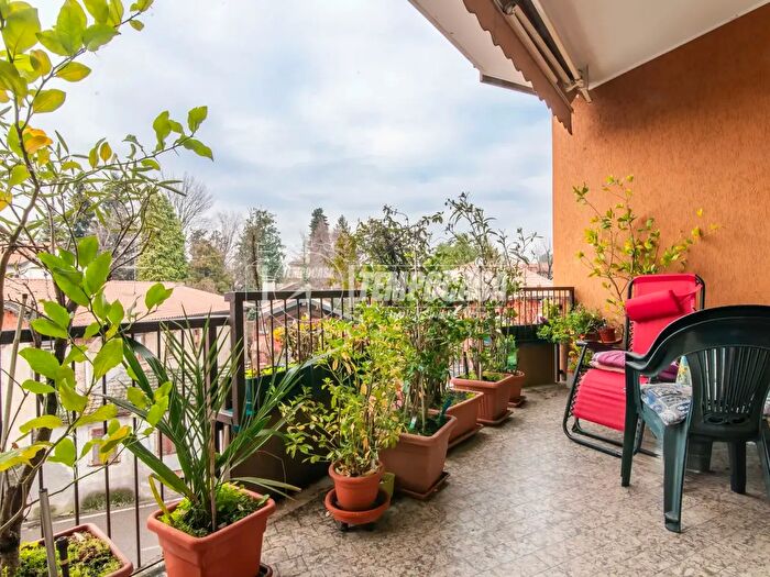 Appartamento trilocale in vendita in Via Camillo Benso Conte di Cavour, Lurate Caccivio