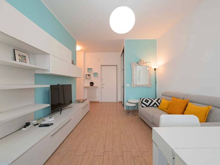 Appartamento bilocale in affitto in Viale Legioni Romane, Primaticcio, Milano