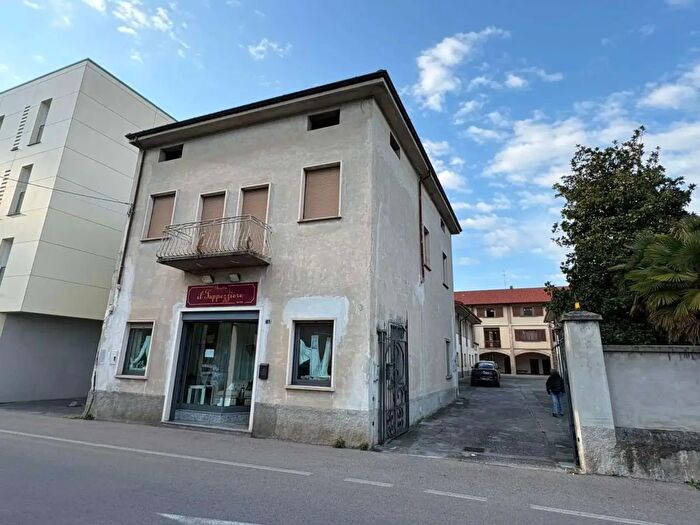 Appartamento con 6 locali in vendita in Via Marconi, Verdello