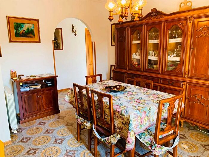 Casa con 6 locali in vendita in Castelnuovo Magra