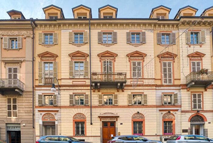 Appartamento trilocale in vendita in Via dei Mille Torino, Torino