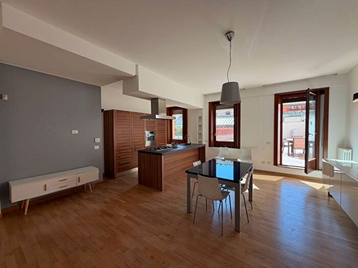 Appartamento trilocale in affitto in Via Mariano Stabile, Politeama Ruggiero Settimo, Palermo