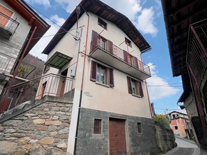 Casa con 6 locali in vendita in Via SantAbbondio, Tresivio