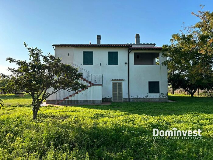Casa quadrilocale in vendita in Strada delle Basse, Capalbio