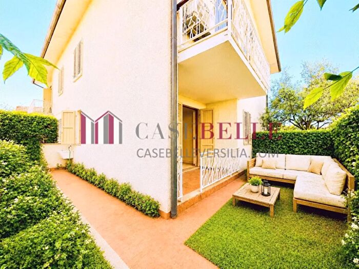 Appartamento quadrilocale in vendita in Camaiore