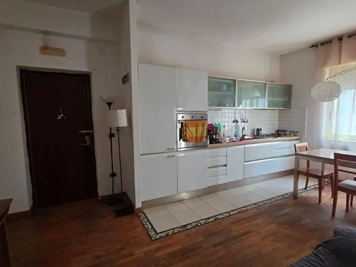 Appartamento con 5 locali in vendita in Via Alessandro Telesino, Napoli