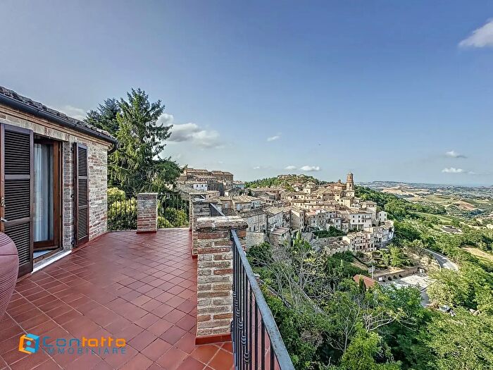 Appartamento con 10 locali in vendita in Via Fabio Biondi, Montalto Delle Marche