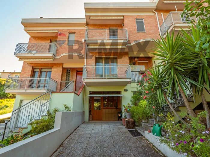 Casa con 9 locali in vendita in Massimo dAzeglio, Castelplanio