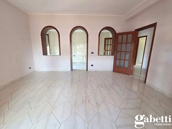 Appartamento trilocale in vendita in Via Mazzini, Castello Di Cisterna