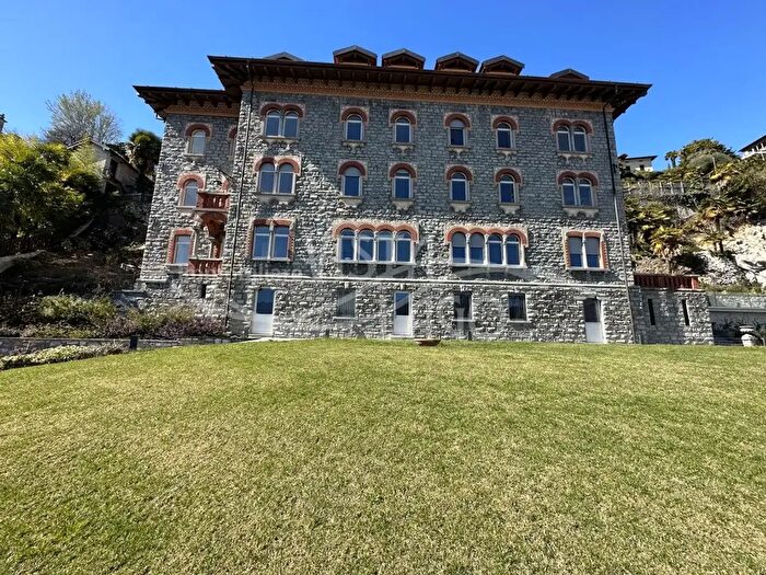 Appartamento trilocale in vendita in Via Luigi Cadorna, Menaggio