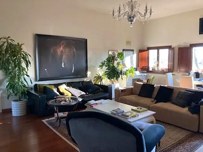 Appartamento con 6 locali in vendita in Pontedera