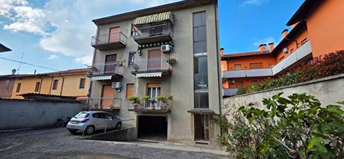 Appartamento quadrilocale in vendita in Vicolo Monte Cucco, Codogno