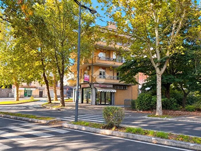 Appartamento trilocale in vendita in Via Generale Roberto Lordi, Genzano Di Roma