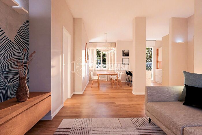 Appartamento quadrilocale in vendita in Via Pomponio Torelli, Parma