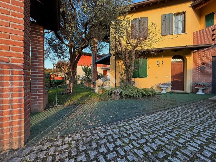 Casa quadrilocale in vendita in Via Don Luigi Lazzaroni, Barbariga
