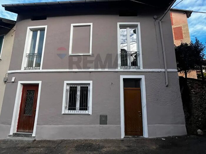 Casa con 5 locali in vendita in Porto Valtravaglia
